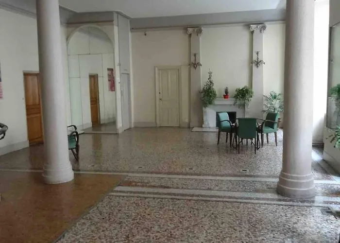 Le Splendid Of Ла-Бурбуль